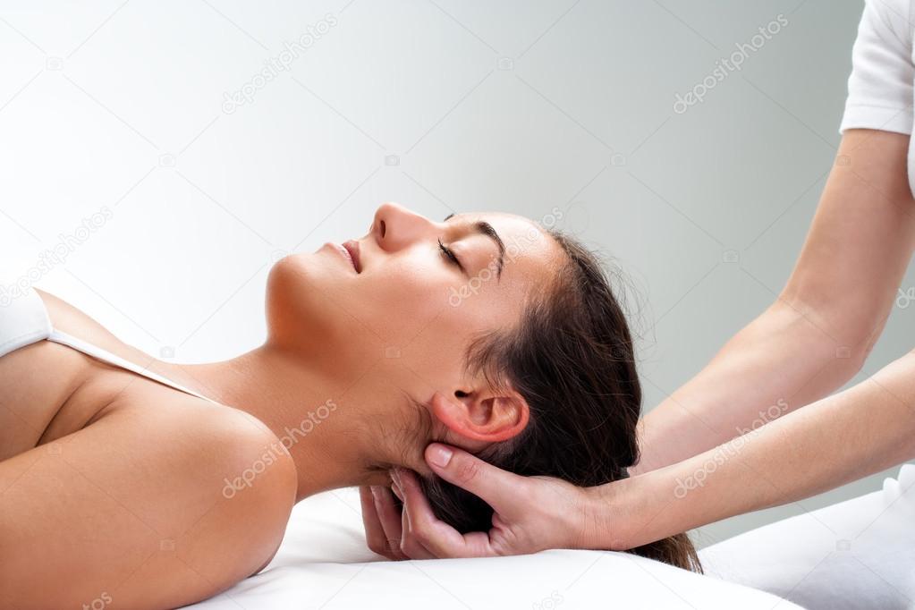 depositphotos_77910154-stock-photo-massage-of-womans-head